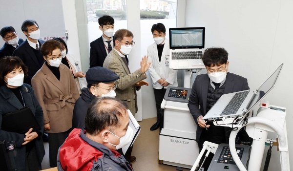 지난 29일 영훈의료재단 대전선병원에 호흡기전담클리닉 설치‧운영에 앞서 중구의사회와 함께 현장점검 모습