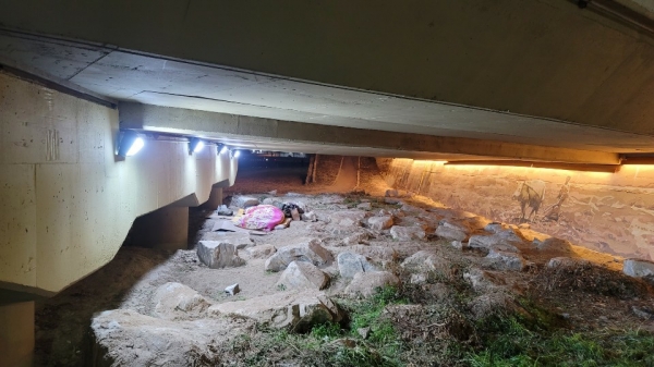 북부교 하부에 설치된 터널등과 LED-bar 경관조명 모습