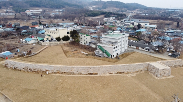 서남치성 및 서벽