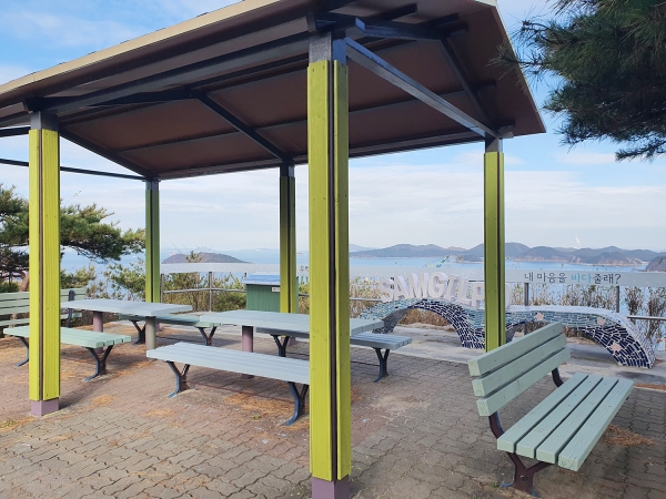 삼길산 전망대 쉼터 조성