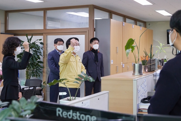 오세현 시장이 신축년 새해를 맞아 직원들에게 격려인사를 전하고 있다.