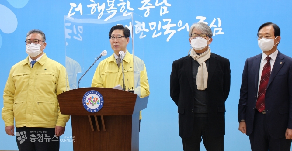 (왼쪽부터)김명선 충남도의장, 양승조 지사, 이상선·유태식 KBS 충남방송국 설립 범도민추진위원회 대표