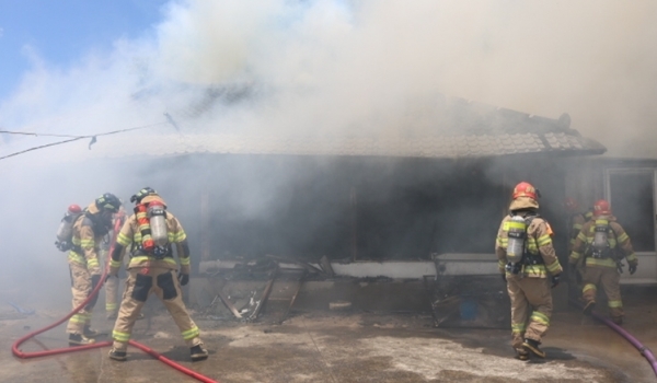 세종소방 화재진압 모습.