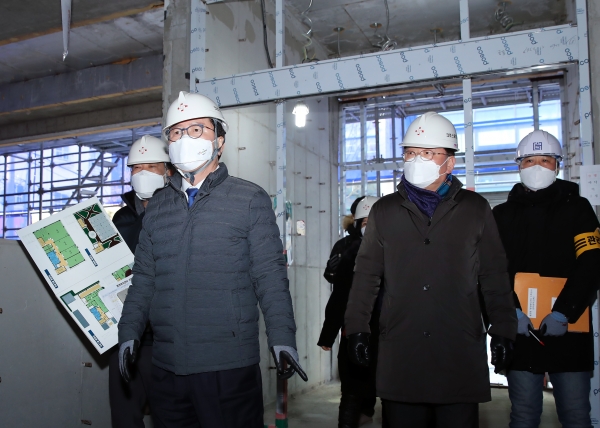 장종태 대전 서구청장, 용문동 행정복지센터 신축 현장 방문 모습