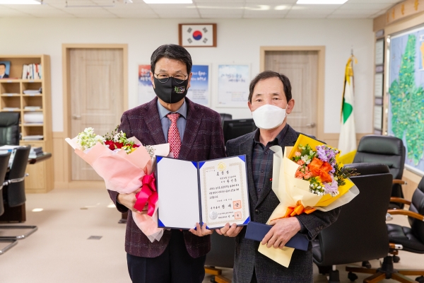 청양농협표고공선회장 국무총리표창 전수식 모습