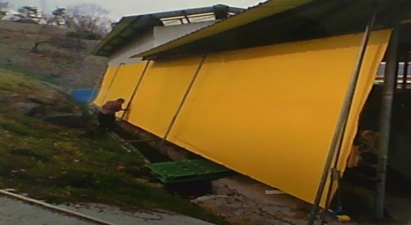 축사 방풍벽 설치 모습