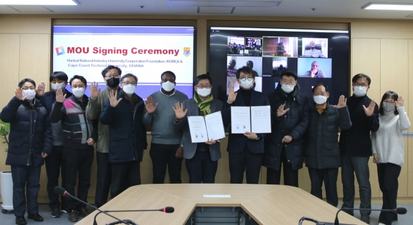 한밭대 LINC+사업단과 용접공학센터 관계자들이 협약체결 후 단체 기념촬영