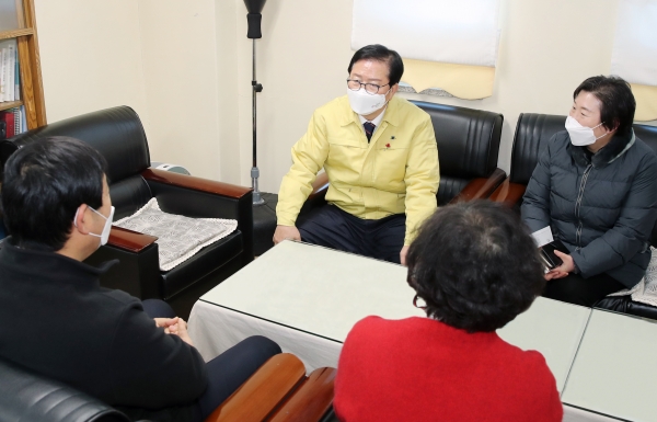 8일 아동 양육시설인 구세군 대전혜생원을 방문해 양육실태 상황을 직접 점검하고 현장 관계자의 애로사항 등 의견을 청취했다