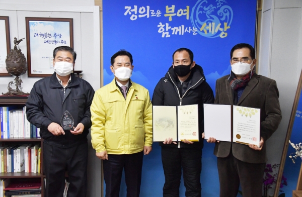 유공자 표창 전수식 장면