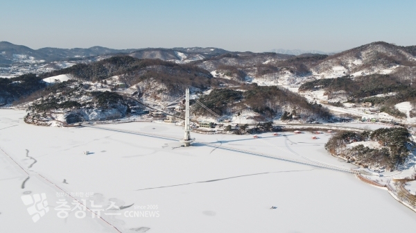 예당호 출렁다리 설경