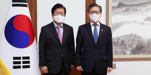 박병석 국회의장은 13일 변창흠 국토교통부 장관의 예방을 받았다.