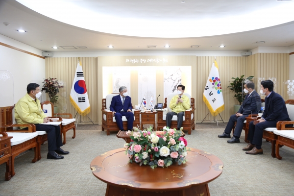 문정우 군수, 양승조 도지사와 지역 현안 논의