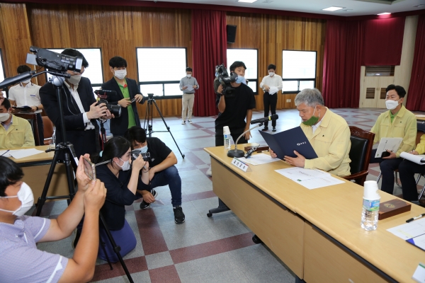 용담댐 피해 지자체 공동 입장문 발표 모습