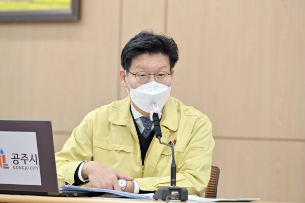 18일 시청 대백제실에서 열린 주간업무보고회 개최