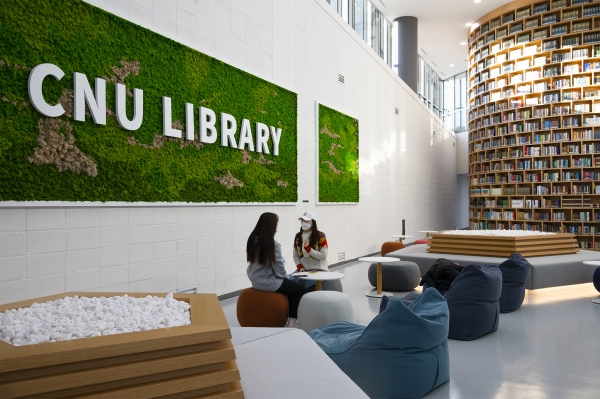 충남대 신축 도서관 개관 모습