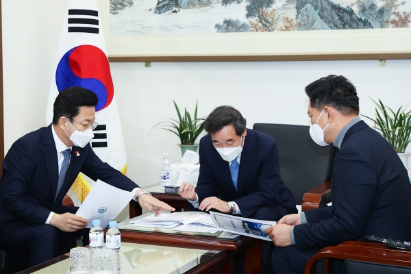 허태정 대전시장은 20일 국회에서 이낙연 민주당 대표를 만나 중소기업벤처부 세종 이전에 따른 대체기관 대전 유치를 위한 적극적 협력을 당부했다.