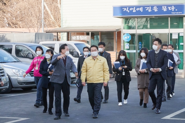 오세현 아산시장 아산시장애인복지관 방문 모습