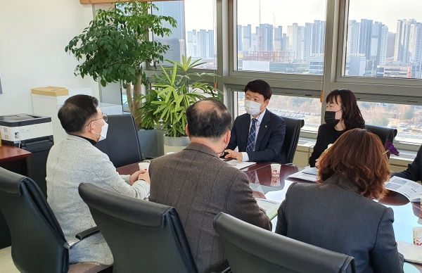 여수시 아동학대 대응체계 벤치마킹 방문 모습