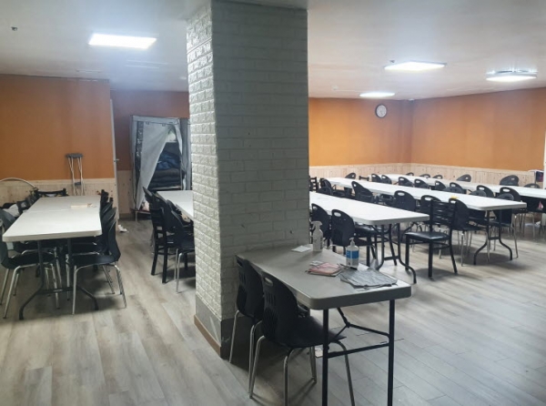 칸막이가 설치되어 있지 않은 중구 소재 종교 소속 시설 내 식당.(사진제공=대전시)