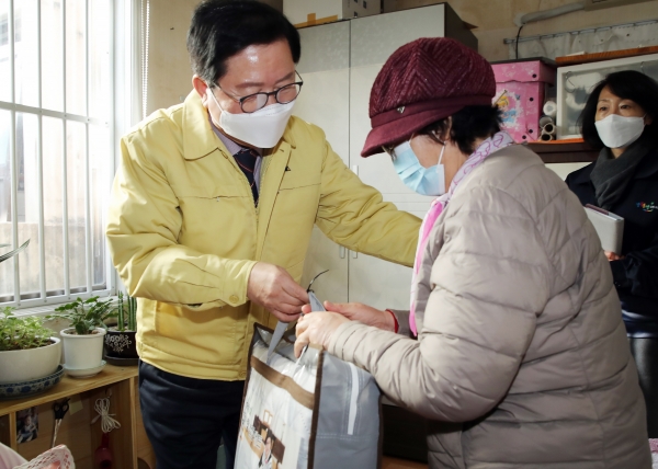 25일 갈마1동을 방문하여 ‘설맞이, 우리 동네 따뜻한 희망 나누기’를 행사를 했다