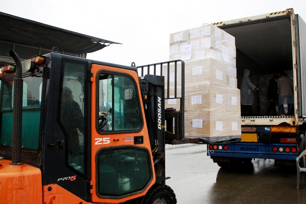 농업기술센터 주차장에서 열린 농특산물 수출 선적식 장면