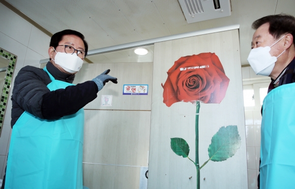 장종태 대전 서구청장은 29일 가장동을 방문하여 ‘설맞이, 우리 동네 따뜻한 희망 나누기’를 행사를 했다.