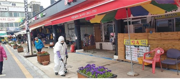 전통시장 방역작업 사진