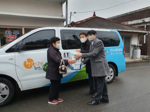 2월 1일부터 문산면 지역에 수요응답형 콜버스 시범 운영(사은품 전달 모습)