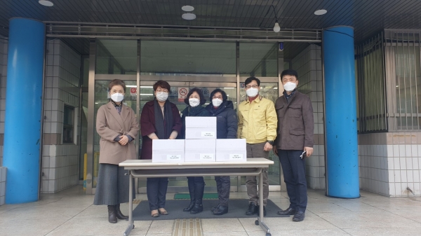 3일 중구보건소 앞에서 진행한 중구여성단체협의회 간식 전달식