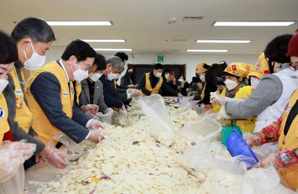 적십자봉사회 사랑의 떡국떡 나눔 행사 모습