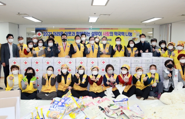 적십자봉사회 사랑의 떡국떡 나눔 행사 모습