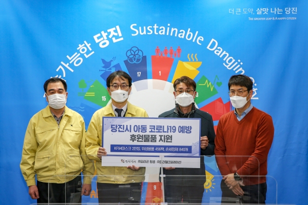 좌측부터 김영구 당진시 문화복지국장, 이건호 당진부시장, 파라곤항공 박동희 대표,  ㈜트라웰코퍼레이션 김현옥 부장