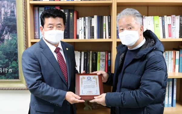 5일 서산시의회 장갑순 의원이 스포츠서울이 주관하는 ⌜Innovation 기업&브랜드 대상⌟에서 ‘지자체 의정/사회공헌 부문 대상’을 수상했다