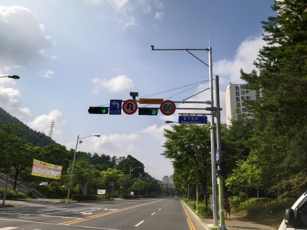 어린이보호구역 ‘무인교통단속 카메라’ 설치 모습