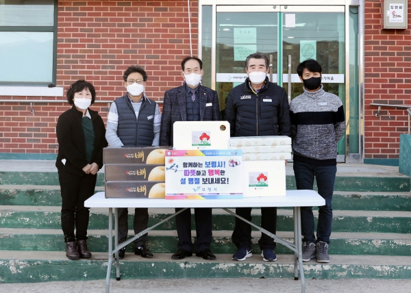 사회복지시설 방문 위문 장면