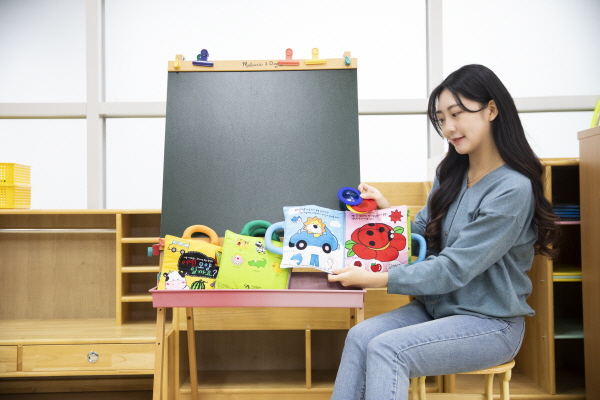 유아교육과 학생이 모의수업을 시연하는 모습