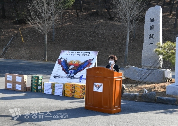 보령시의회 박금순 의장 군 위문품 전달 모습