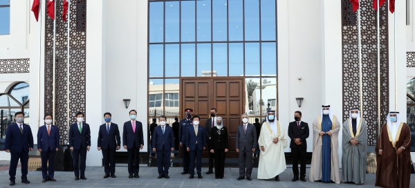 박병석 국회의장은 14일(현지시각) 중동 순방 두번째 국가인 바레인 마나마에서 바레인 상·하원의장과 연쇄 회담을 진행했다.