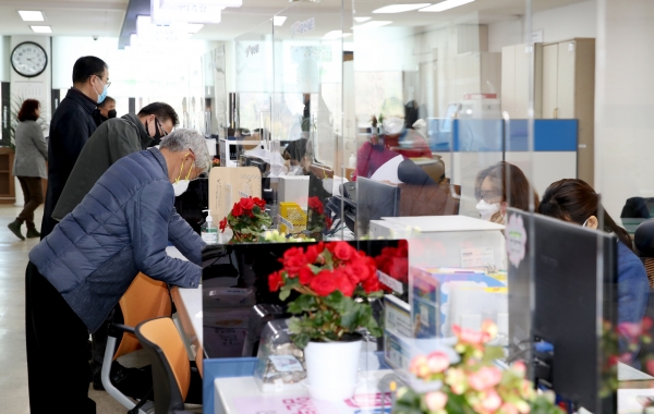 태안군청 민원봉사과 민원실 모습.