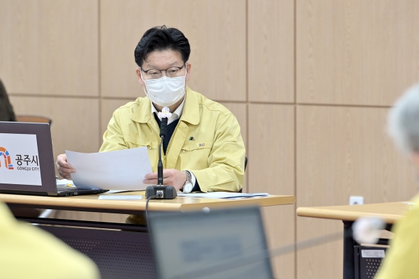 15일 시청 대백제실에서 열린 주간업무보고회 개최 모습