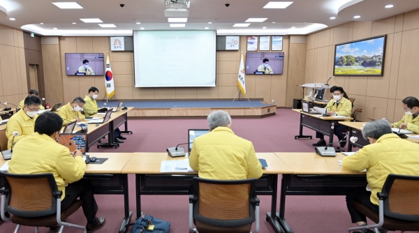 15일 시청 대백제실에서 열린 주간업무보고회 개최 모습