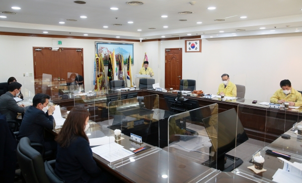 18일 청사 보라매실에서 2021년도 규제개혁위원회를 개최하고 신산업ㆍ한국판 뉴딜 분야와 코로나19 위기 극복 기반 조성을 위해 4개 분야 11개 세부과제를 수립하여 2021년에 추진하기로 했다.