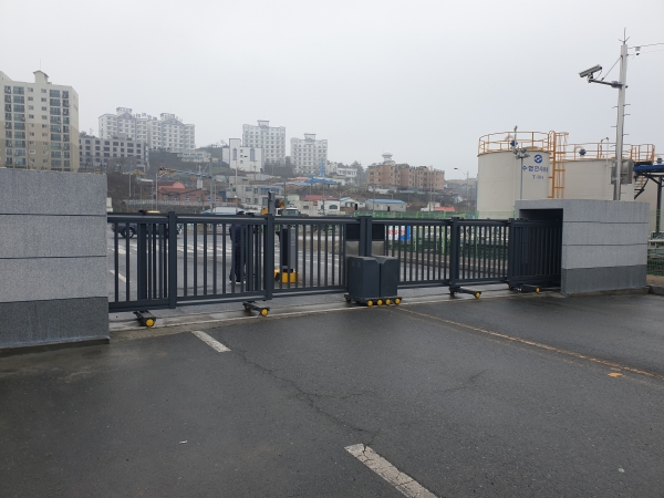 출입통제 장치사진