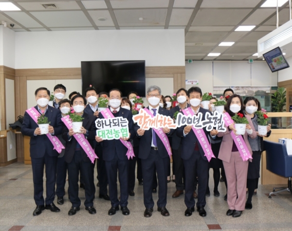 24일 서부농협 시작으로 화훼 소비촉진 릴레이 나눔 행사 진행