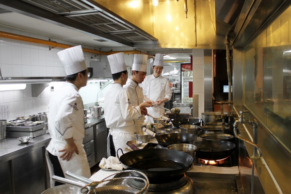 식품·외식기업 청년 인턴십 참가자 실습 사진