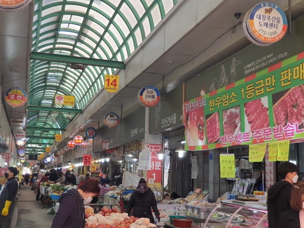 문창시장 아케이드 설치 모습