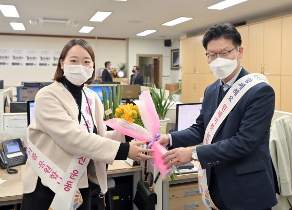 코로나19로 힘겨운 화훼농가 돕기 캠페인 모습