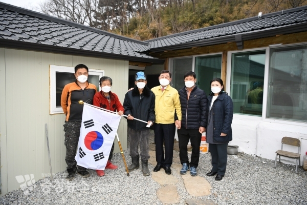 황선봉 군수 독립유공자 유족 위문 기념촬영