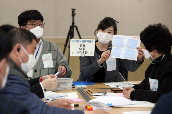 지난달 26일 행복한우리복지관에서 지역사회 보호체계 구축을 위한 서구 지역사회보장협의체 비전플랜 원탁회의를 개최했다