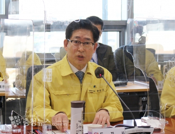 양승조 충남도지사가 2일 실국원장회의에서 "공무원 갑질 재발 방지 대책을 마련하겠다"고 밝혔다.